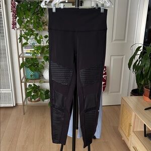 ALO Women’s Moto Leggings. Size Large. 28” inseam. Mild pilling noted.